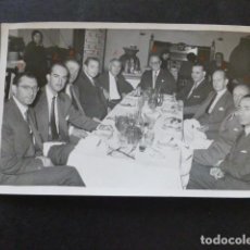 Postales: ALCALA DE HENARES MADRID ALMUERZO HOSTERIA DEL ESTUDIANTE 1954 EN HONOR A MR. VAN DYKE POSTAL FOTO