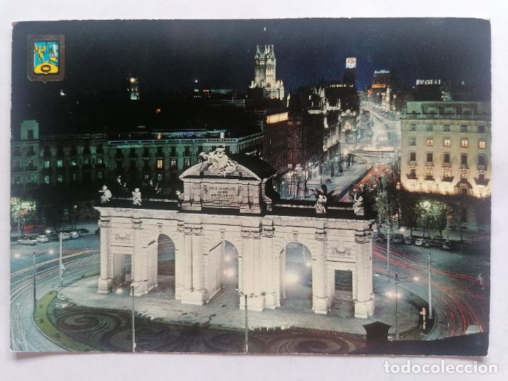 Postkarten: POSTAL PUERTA Y CALLE DE ALCALA, VISTA NOCTURNA