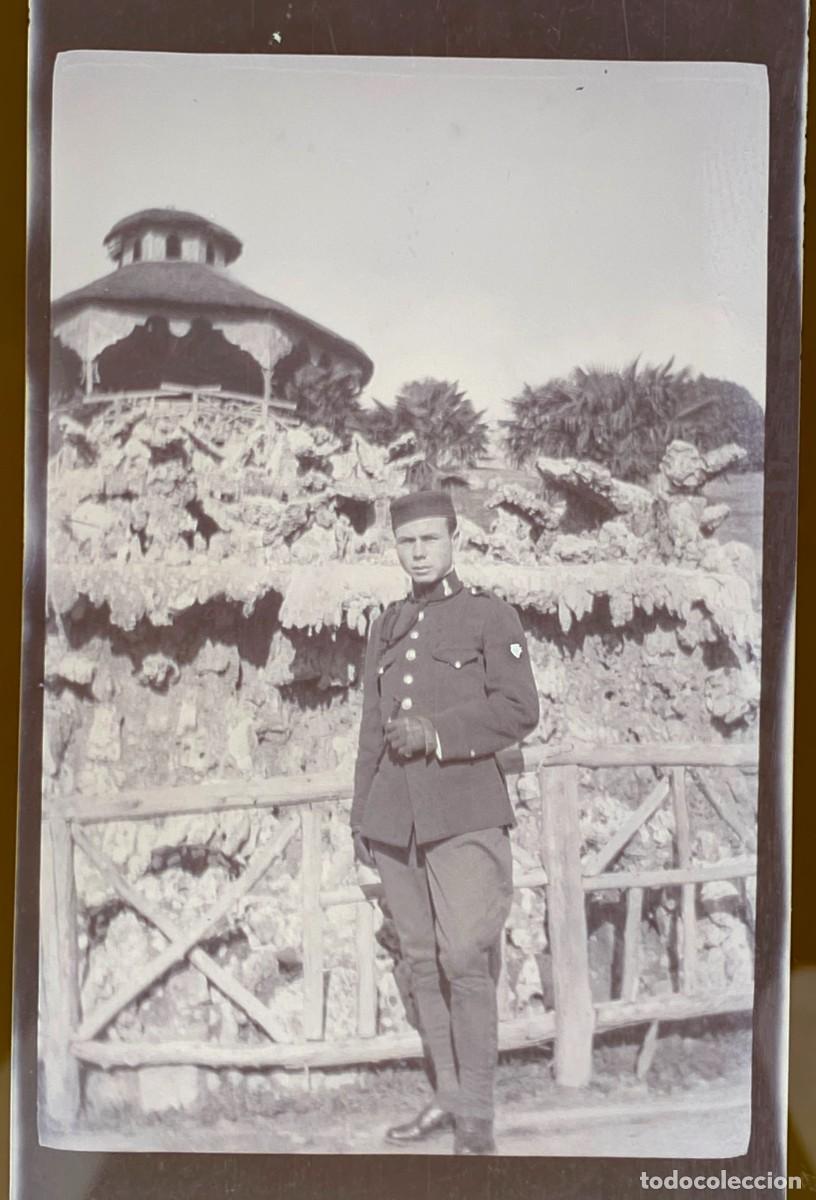 Postales: FOTOGRAFIA EN NEGATIVO DE LA GUARDIA REAL DE ALFONSO XIII EN EL PALACIO DE ORIENTE, SE HA POSITIVADO
