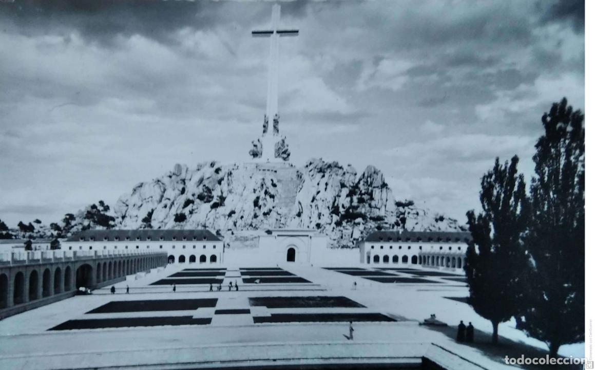 Postales: Valle de los Ca&iacute;dos. 158 Vista de la Cruz desde la Hospeder&iacute;a. Patrimonio Nacional. Nueva. Blanco/N