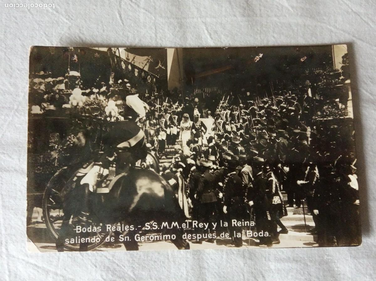 Postkarten: POSTAL FOTOGR&Aacute;FICA. BODAS REALES. EL REY ALFONSO XIII Y LA REINA SALENDO DE S GERONIMO.