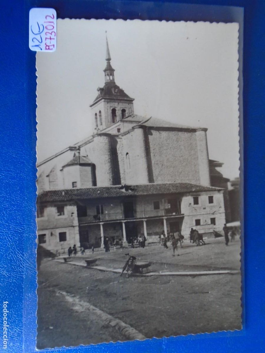 Cartes Postales: (PS-73012)POSTAL DE COLMENAR DE OREJA(MADRID)-PLAZA DEL GENERALISIMO E IGLESIA PARROQUIAL