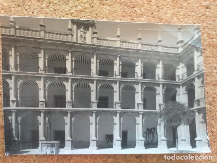 Postales: Postal. 23-Alcal&aacute; de Henares (Madrid).Patio de la Universidad