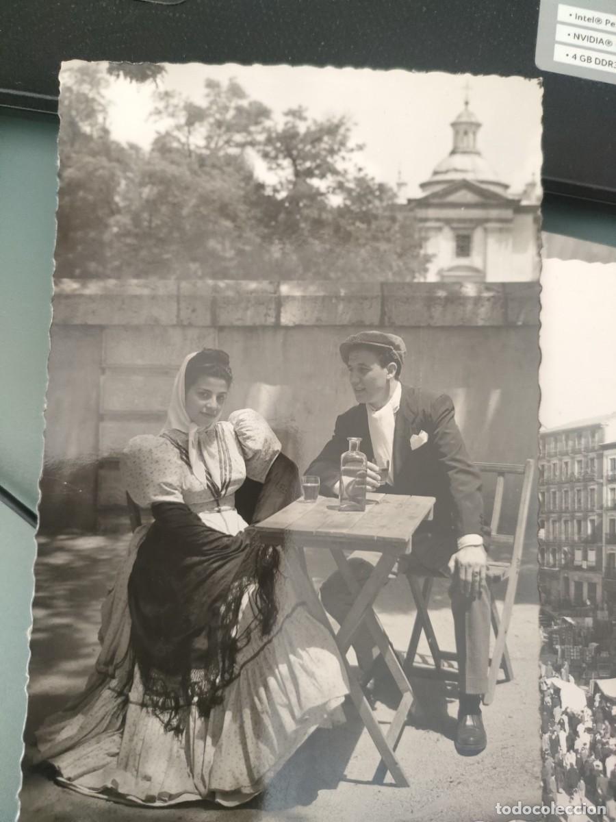 Postales: MADRID. UNA PAREJA TIPICA - Foto 1