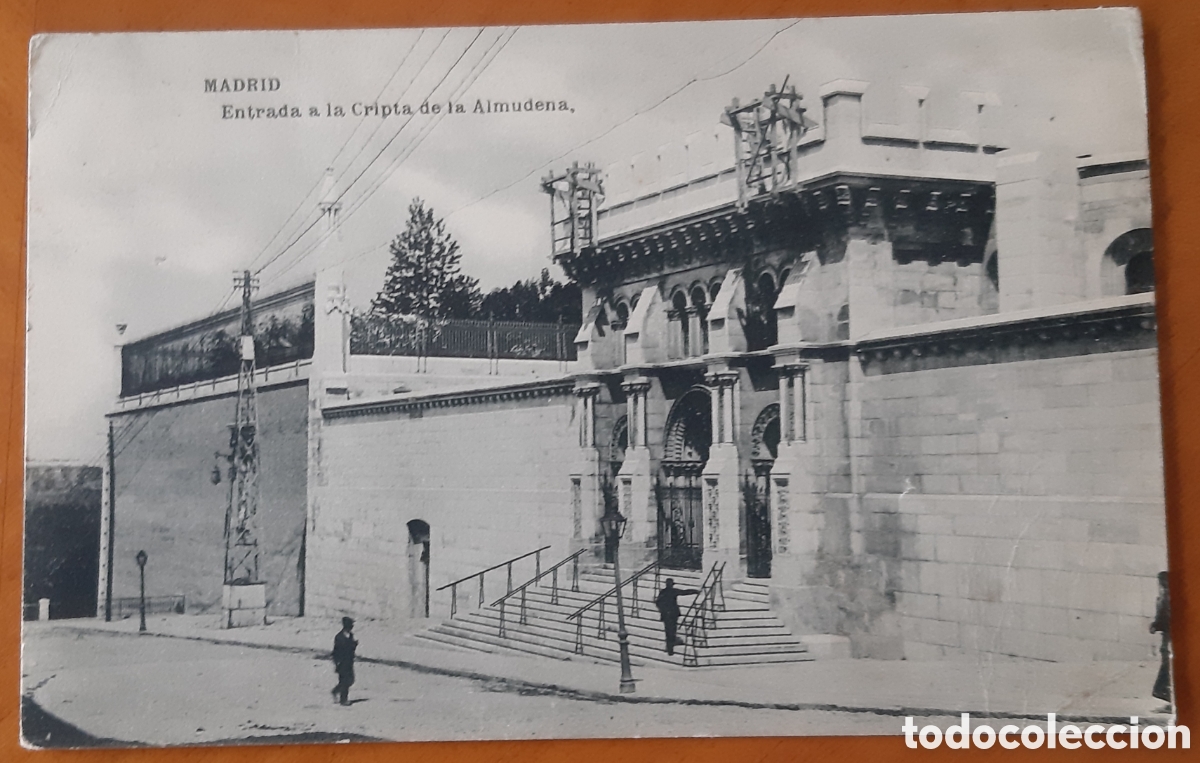 Postales: Postal Madrid. Entrada a la Cripta de la Almudena. Escrita y matasellada. R5545 - Foto 1