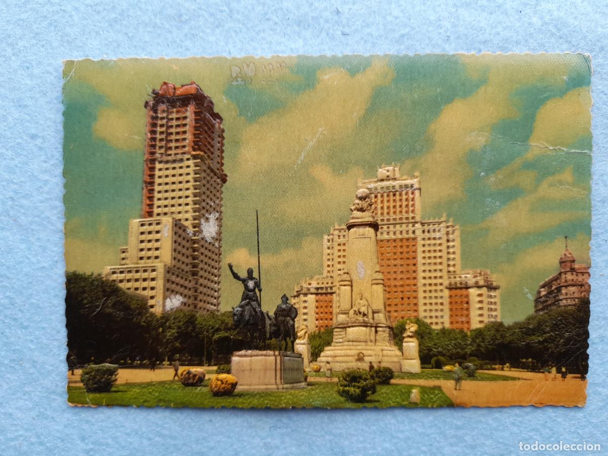Postales: Postal con Relieve. Madrid. Monumento a Cervantes y Edificio Espa&ntilde;a. - Foto 1