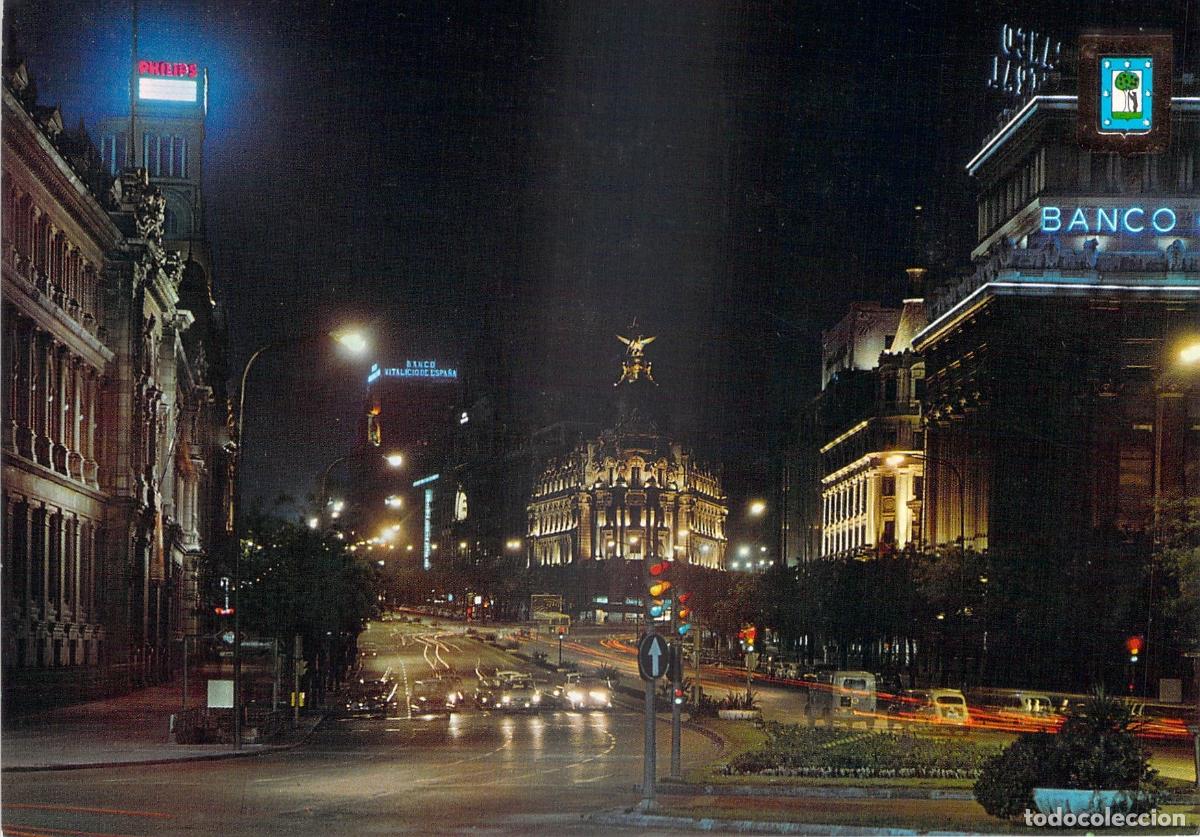 Postales: Postal Madrid Noche Calle de Alcal&aacute; Edificio Metr&oacute;polis Iluminado - Foto 1