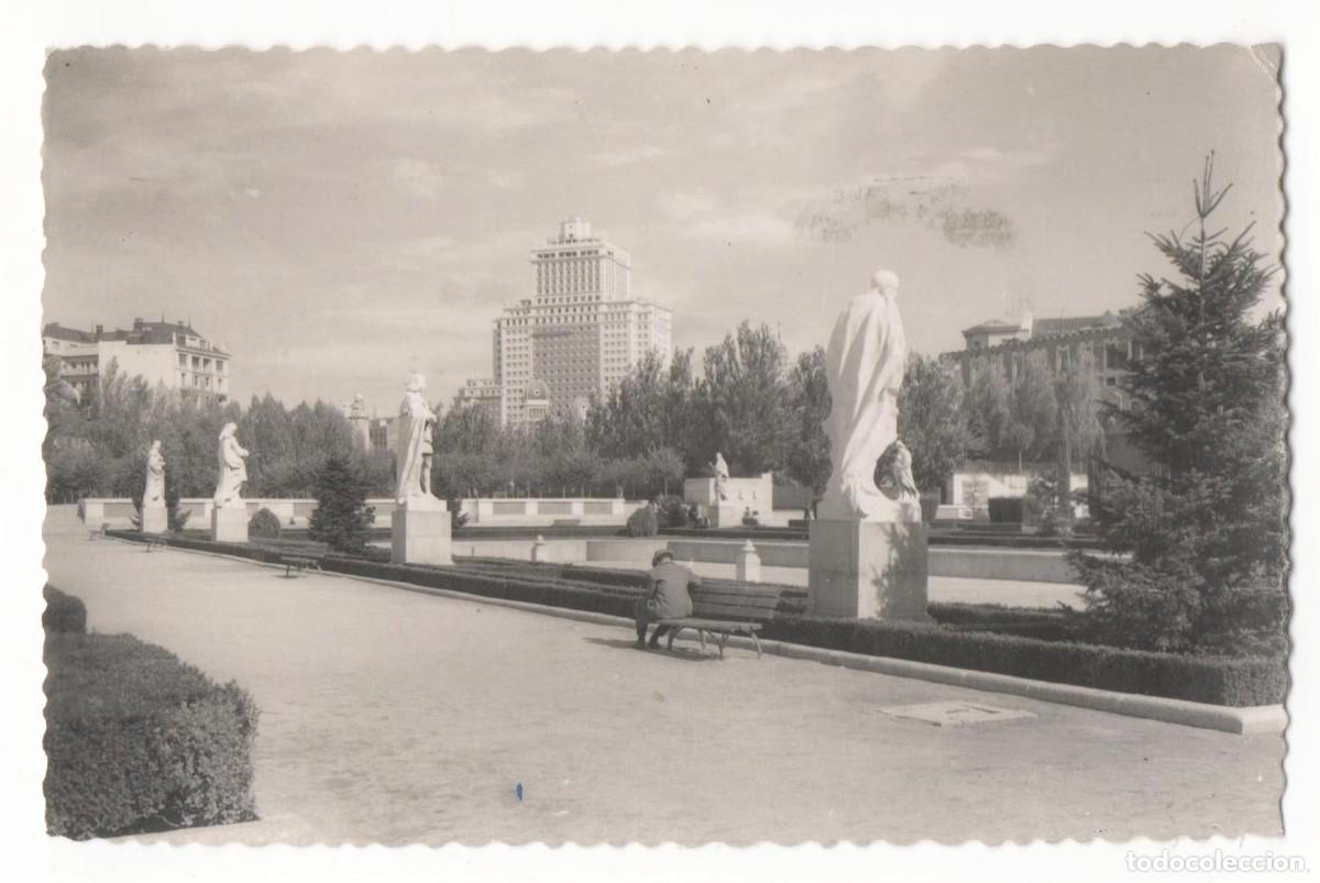 Postales: Madrid-Jardines de Sabatini-circulada- - Foto 1