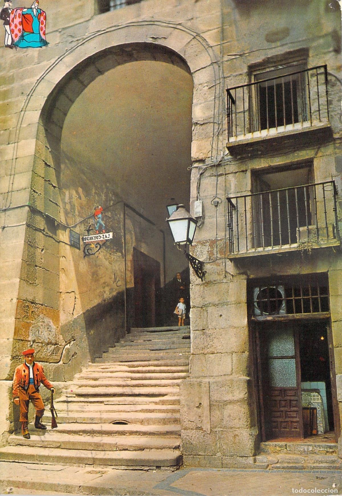 Postales: Postal de Madrid: El Arco de Cuchilleros y escalinatas hist&oacute;ricas