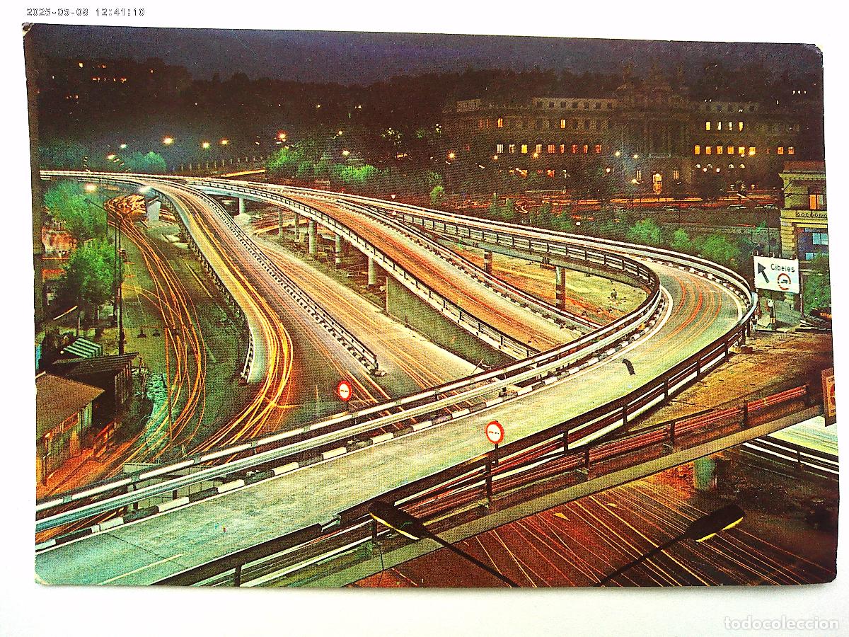 Cartoline: POSTAL DE MADRID : VISTA NOCTURNA DEL PASO ELEVADO SOBRE LA GLORIETA DE CARLOS V . A&Ntilde;OS 60