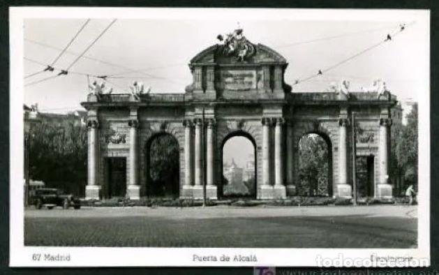 Postcards: Madrid. *Puerta de Alcal&aacute;* Ed. Dominguez n&ordm; 67. Nueva.