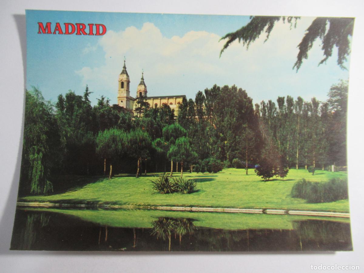 Postales: Madrid - Parque de Atenas. Al fondo Catedral de la Almudena - S/C