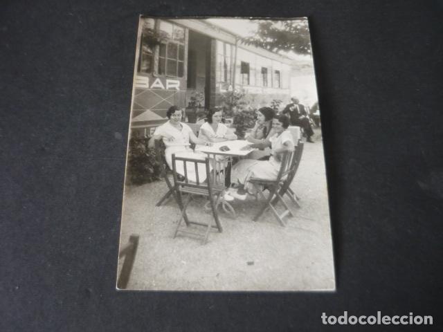 Postales: MANZANARES EL REAL MADRID BAR LAS TRES HERMANAS AMIGAS EN TERRAZA POSTAL FOTOGRAFICA 1932