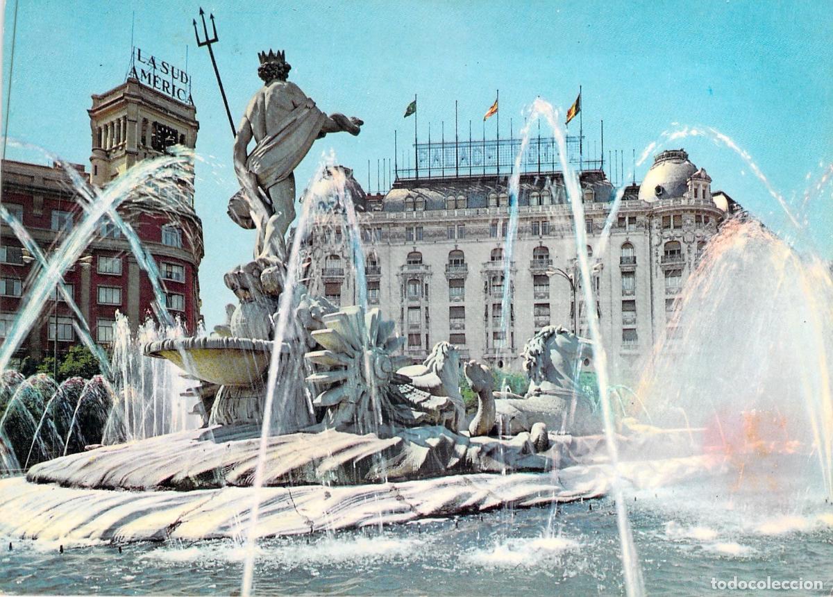 Postales: Postal Madrid Fuente de Neptuno y Hotel Palace