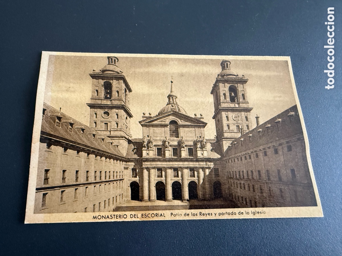 Postales: Postal. Monasterio del Escorial. Patio de los Reyes y portada De la Iglesia