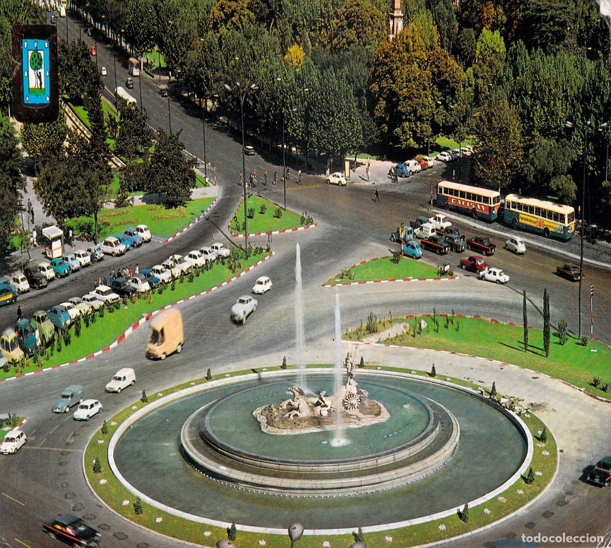 Postales: Postal de la Fuente de Neptuno con Tr&aacute;fico y Coches en Madrid