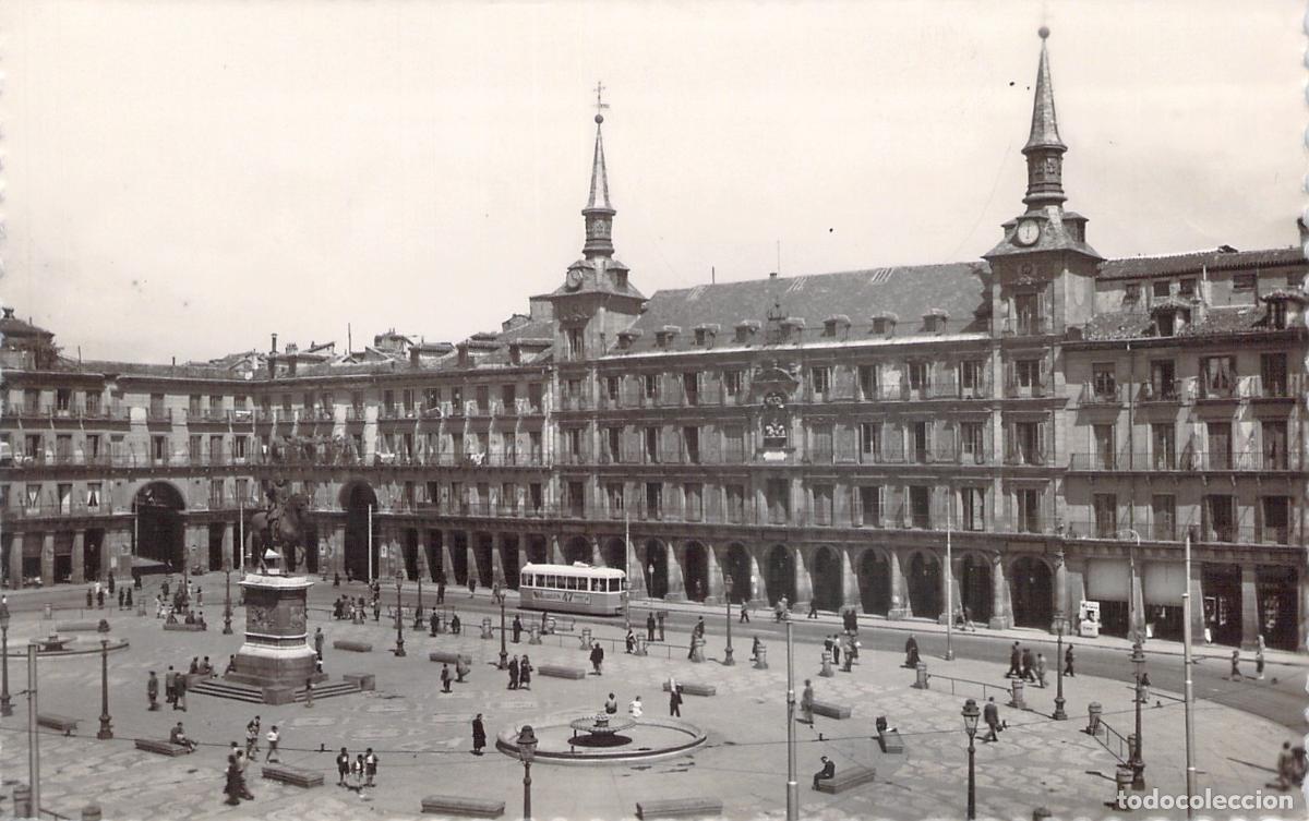 Postales: Tarjeta Postal de la Plaza Mayor de Madrid con Tranv&iacute;a y Estatua