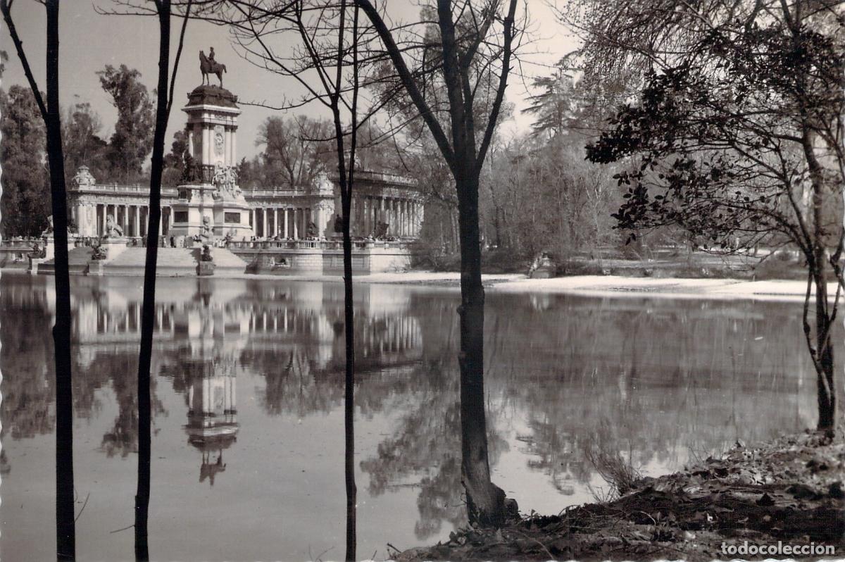 Postales: Postal de Madrid, Estanque y Monumento en el Parque del Retiro