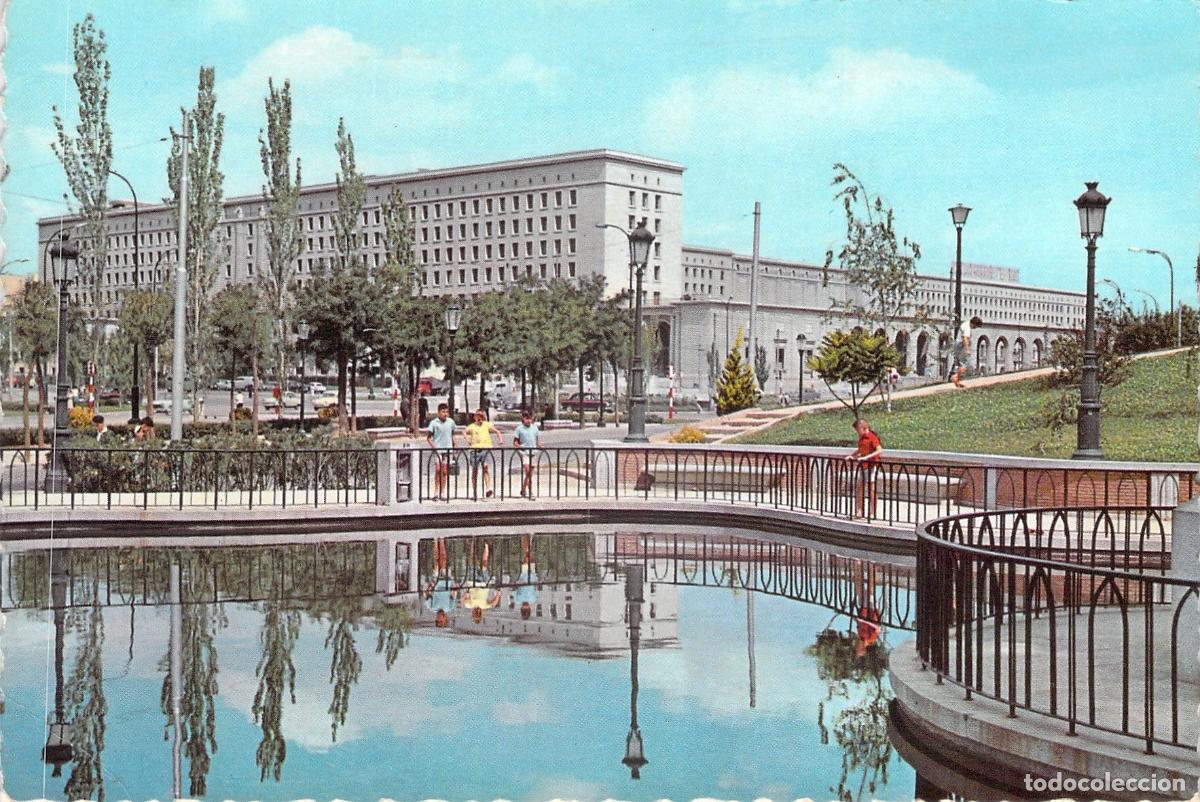 Postales: Postal de Madrid Nuevos Ministerios con Estanque y Jardines