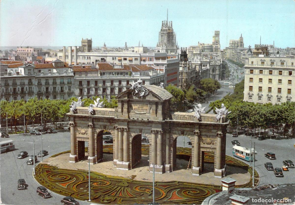 Postales: Postal de la Puerta de Alcal&aacute; y Panor&aacute;mica de Madrid