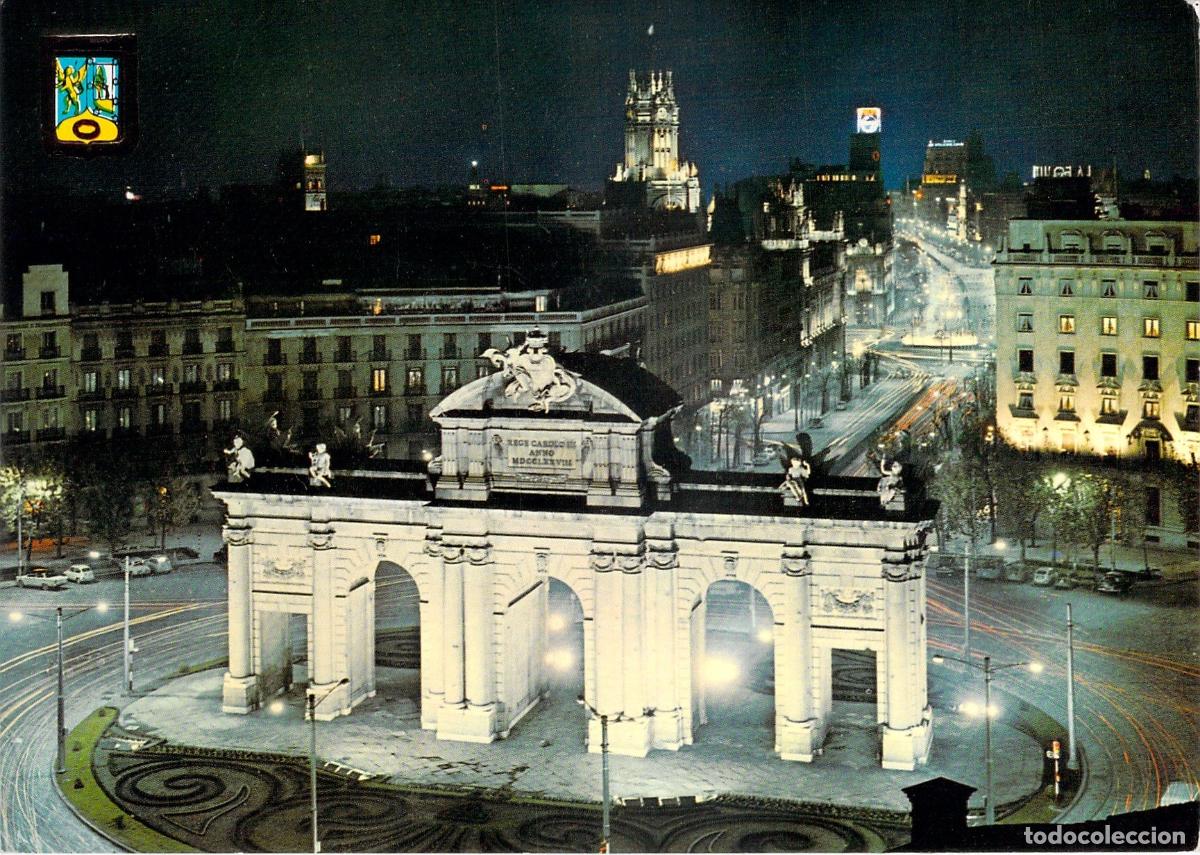 Postales: Postal de Madrid, Puerta y Calle de Alcal&aacute;, Vista Nocturna