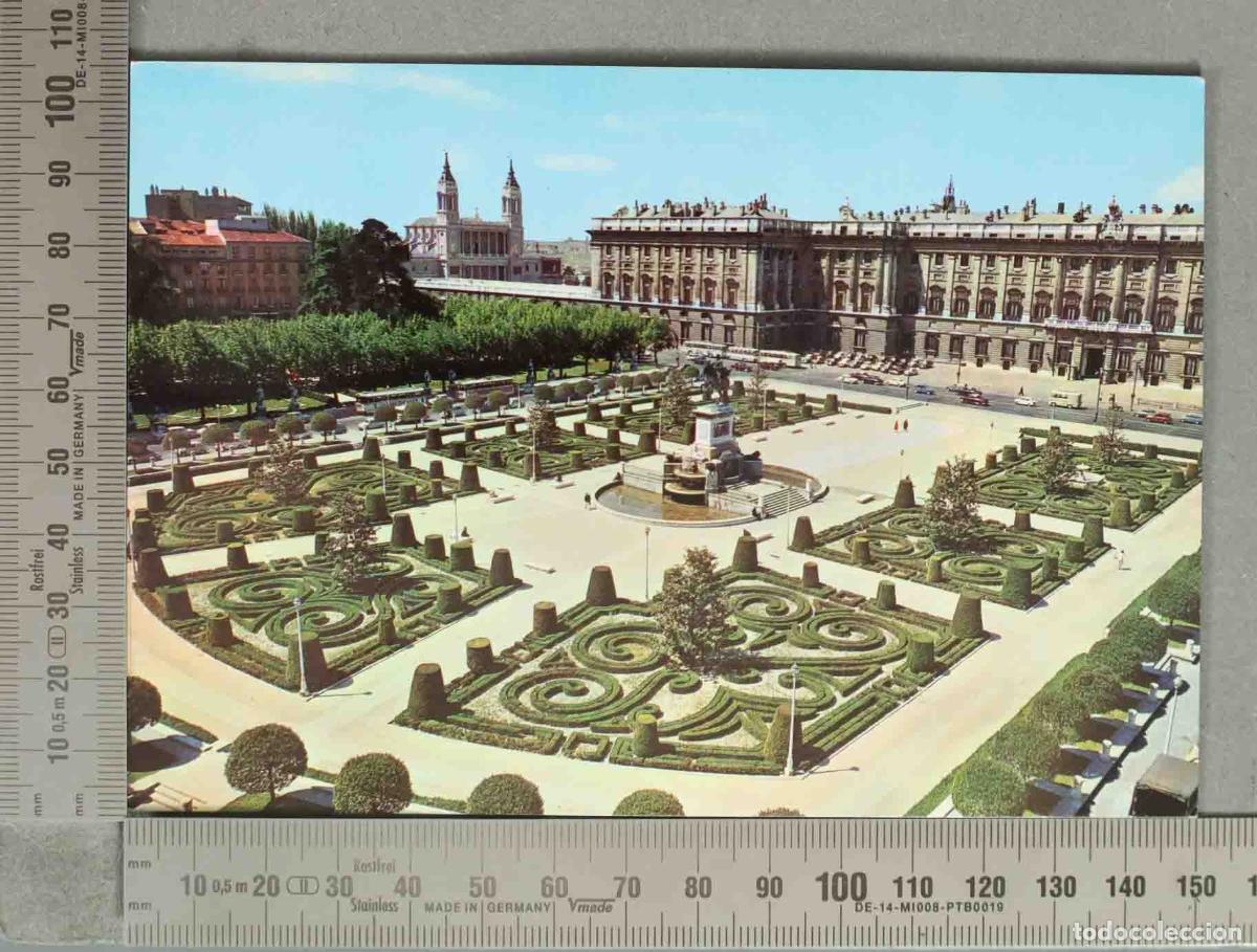Cartoline: POSTAL. Madrid - Palacio Real y Plaza de Oriente