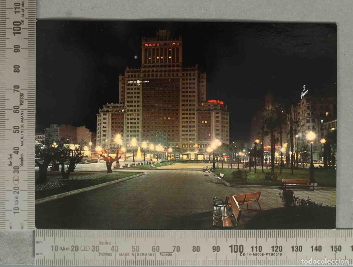 Cartoline: POSTAL. Madrid - Plaza de Espa&ntilde;a - Edificio Espa&ntilde;a y Avenida Jos&eacute; Antonio - Garc&iacute;a Garrabella