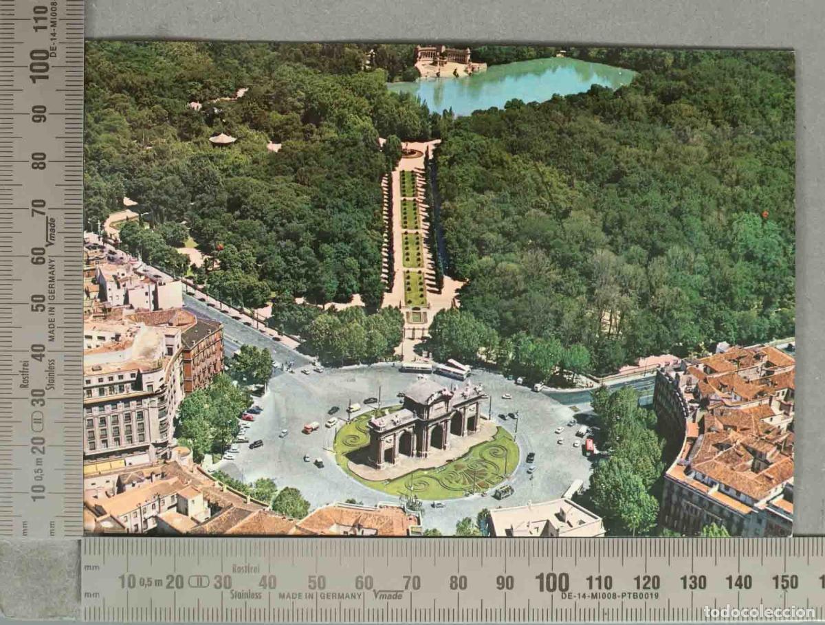 Cartoline: POSTAL. Madrid - Vista a&eacute;rea de la Puerta de Alcal&aacute; y el Retiro