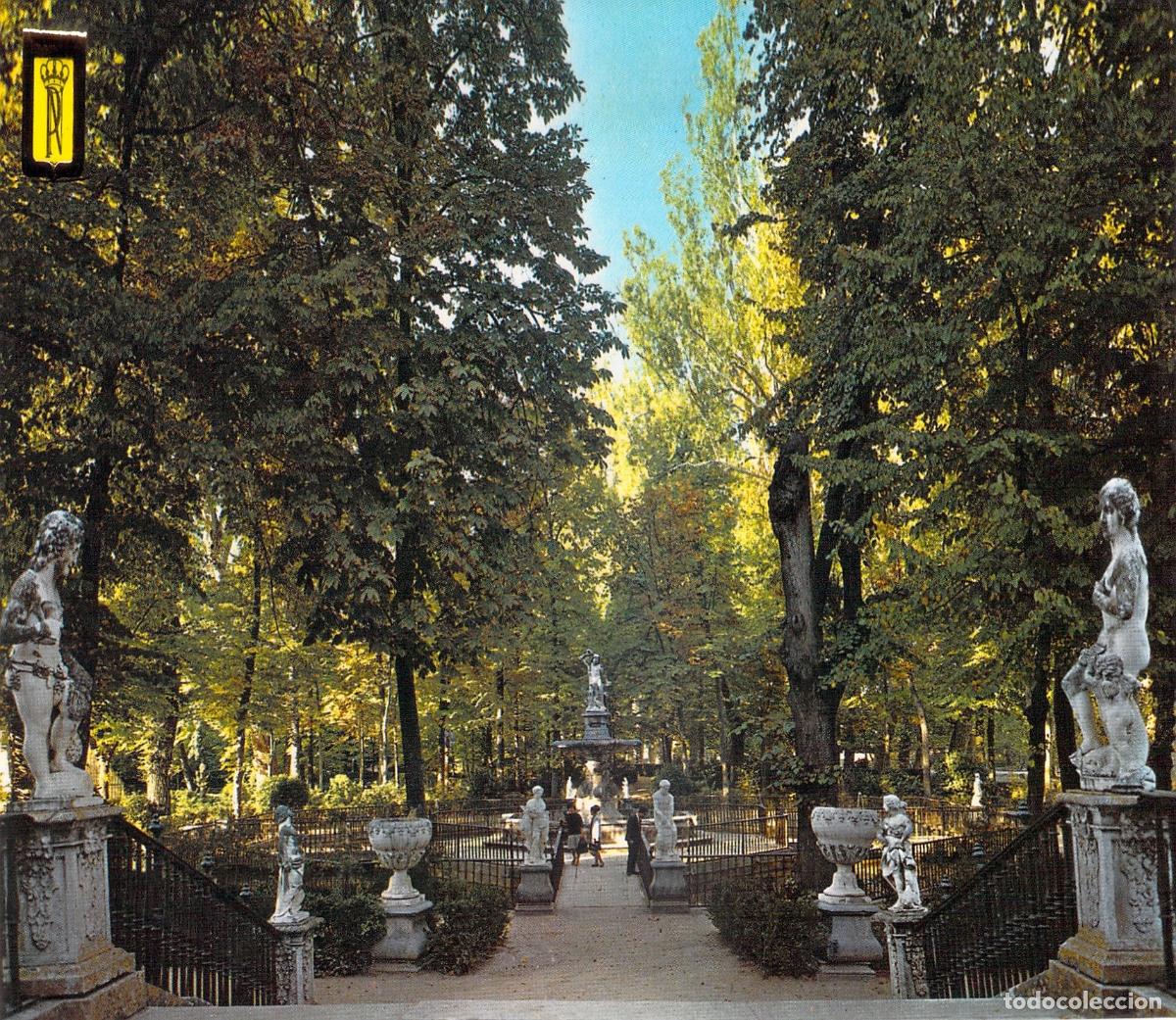 Postales: Postal de Aranjuez: Jard&iacute;n de la Isla y su Hermosa Fuente