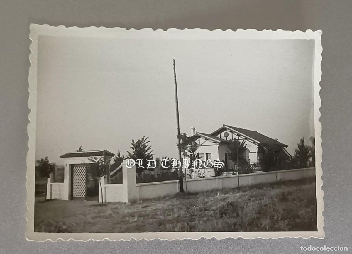 Postales: FOTOGRAFIA DE FINCA / CHALET POSIBLEMENTE EN MADRID / AVILA / A&Ntilde;OS 40 / MIDE 8,5 X 6 CMS.