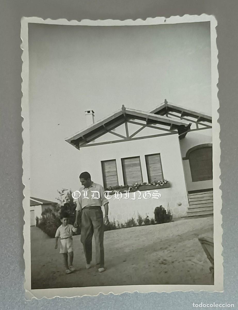 Postales: FOTOGRAFIA DE FINCA / CHALET POSIBLEMENTE EN MADRID / AVILA / A&Ntilde;O 1946 / MIDE 8,5 X 6 CMS.
