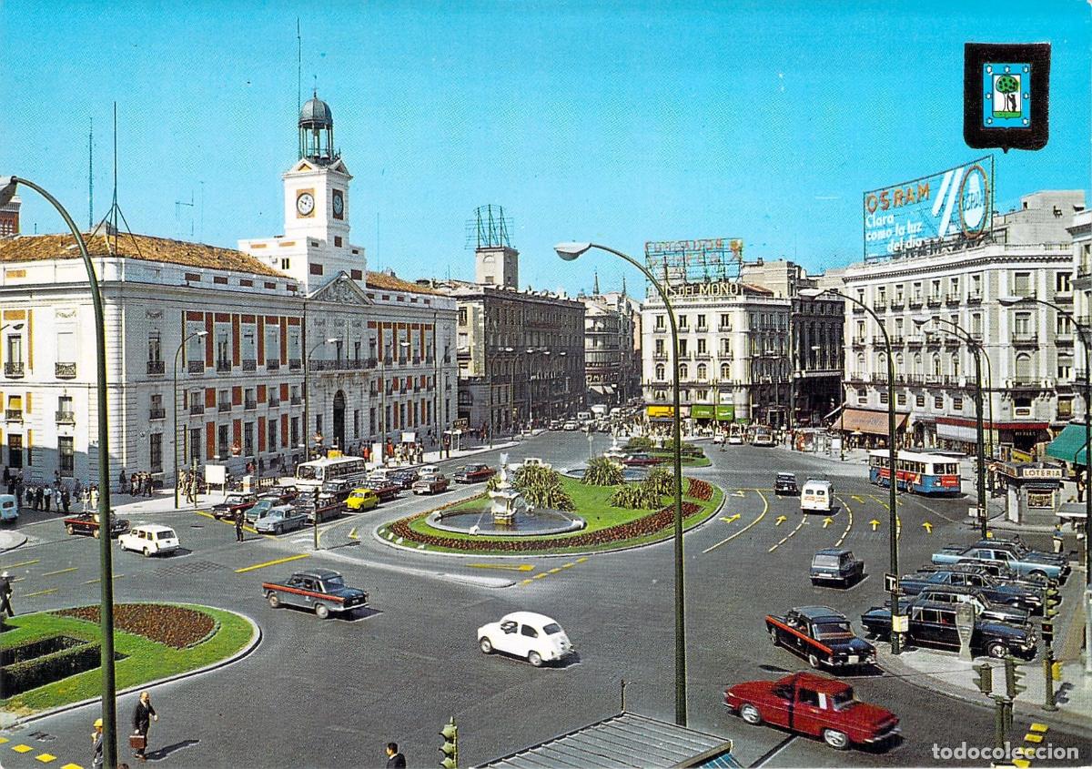 Postales: Postal de la Puerta del Sol en Madrid con Tr&aacute;fico y Coches Cl&aacute;sicos