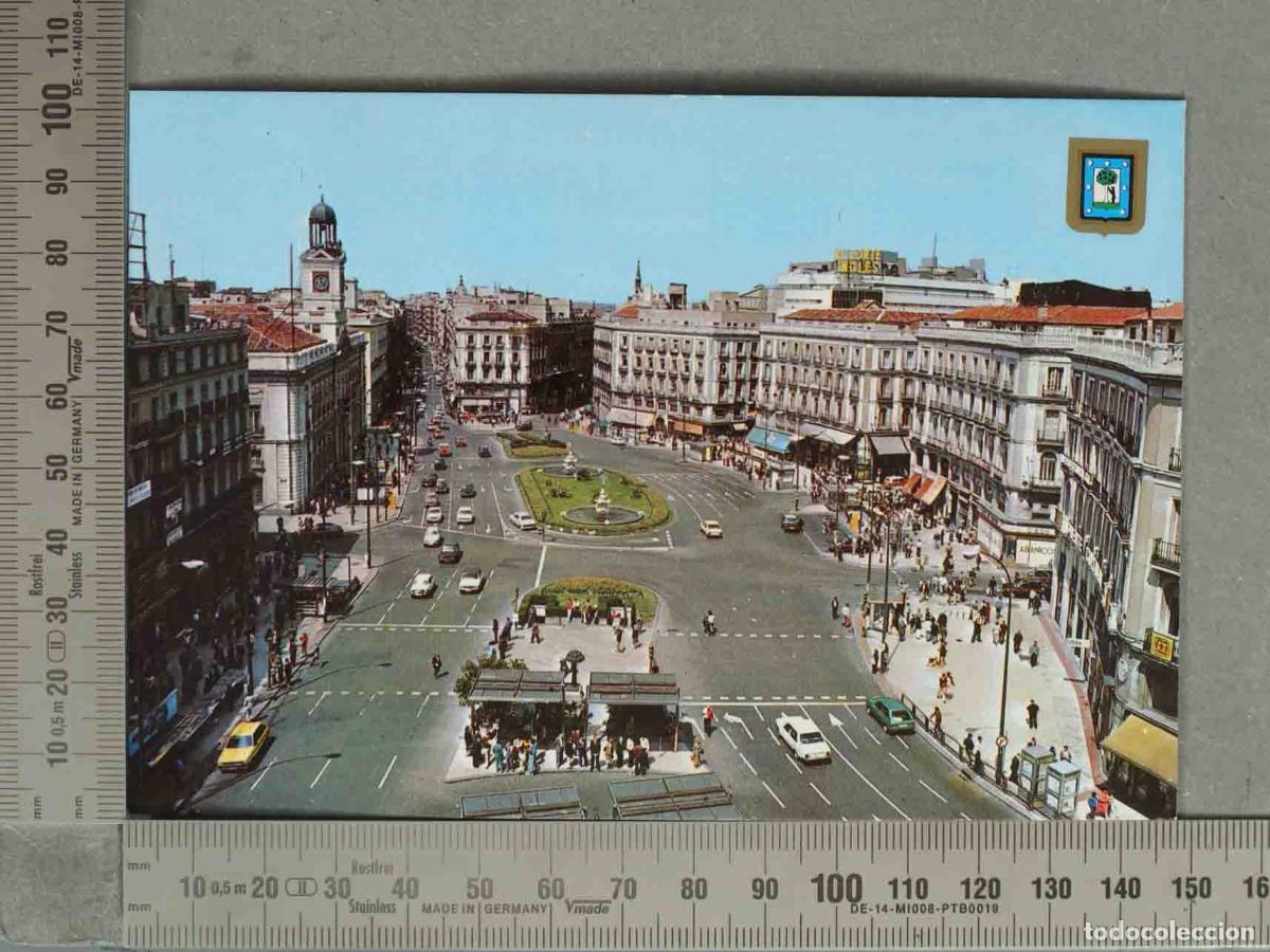Postkarten: POSTAL. Madrid - Puerta del Sol - Vista general con tr&aacute;fico de coches