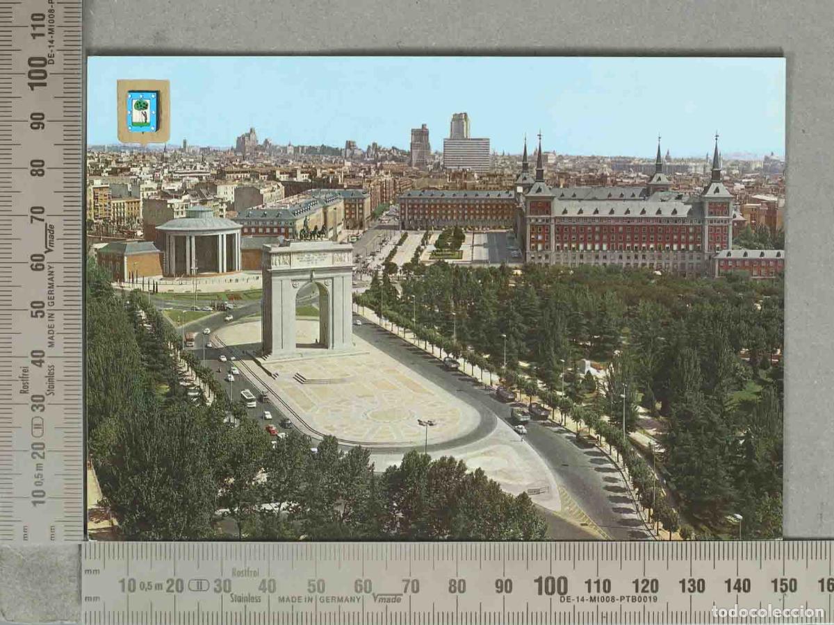 Postales: POSTAL. Madrid - Arco de la Victoria y Ministerio del Aire - Ed. Dom&iacute;nguez
