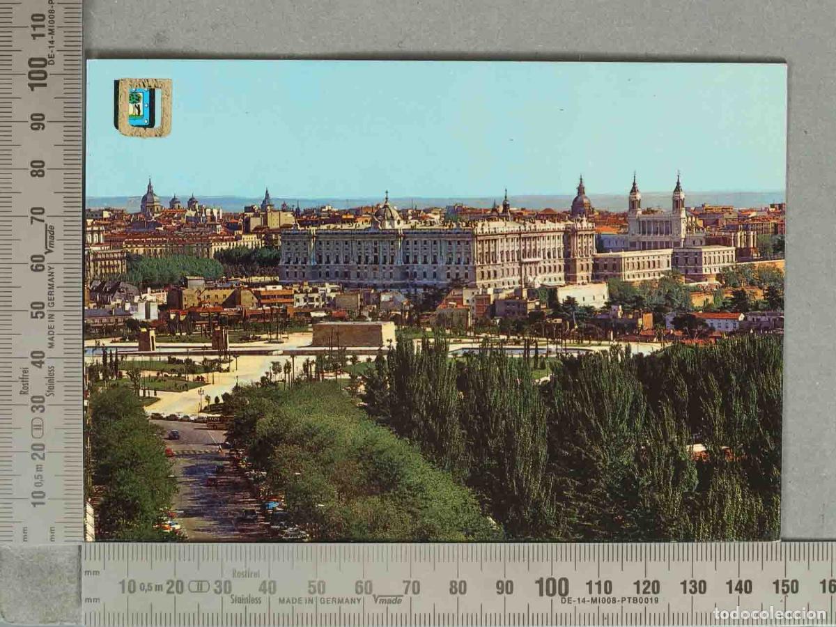 Postales: POSTAL. Madrid - Vista panor&aacute;mica del Palacio Real y la Catedral de la Almudena