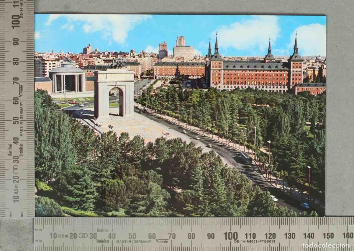 Postales: POSTAL. Madrid - Moncloa - Arco de la Victoria y Ministerio del Aire