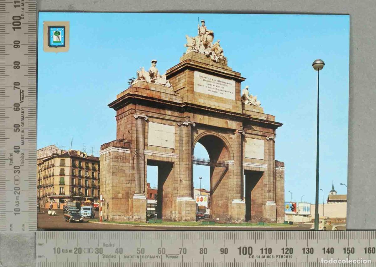 Cartoline: POSTAL. Madrid - Puerta de Toledo - Escudo de Oro