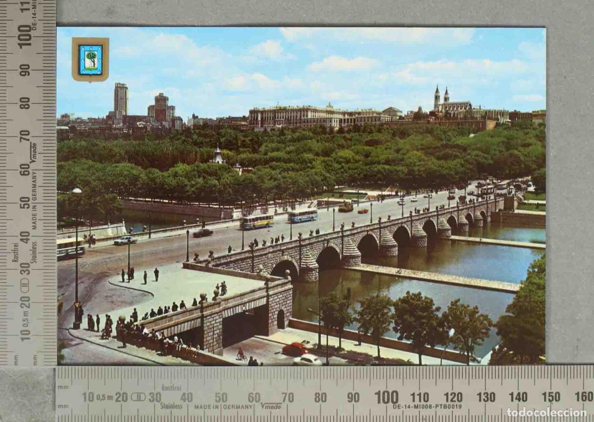 Postales: POSTAL. Madrid - Vista general de la poblaci&oacute;n desde la orilla del r&iacute;o Manzanares y Puente de Segov