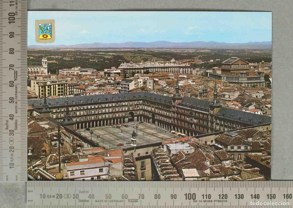 Postales: POSTAL. Madrid - Plaza Mayor - Vista a&eacute;rea panor&aacute;mica con escudo