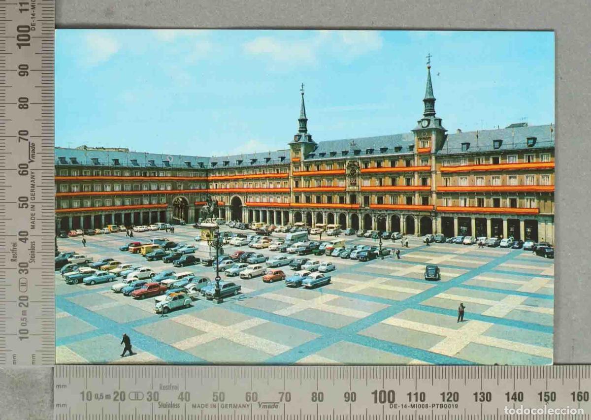 Postales: POSTAL. Madrid - Plaza Mayor - Coches cl&aacute;sicos aparcados