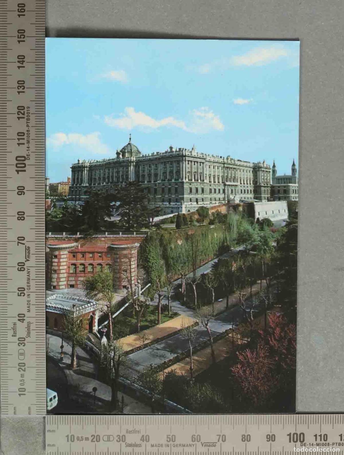 Postcards: POSTAL. Palacio Real de Madrid - Vista de la fachada norte y alrededores
