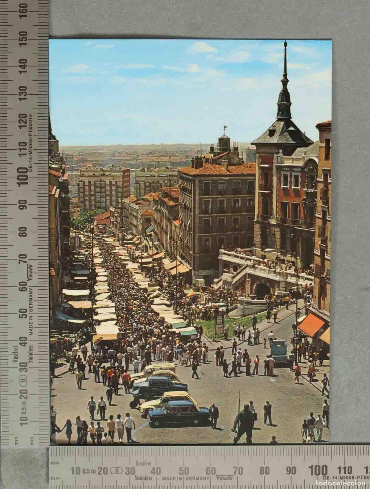 Postcards: POSTAL. Madrid - Panor&aacute;mica de El Rastro - Plaza de Cascorro, Ribera de Curtidores