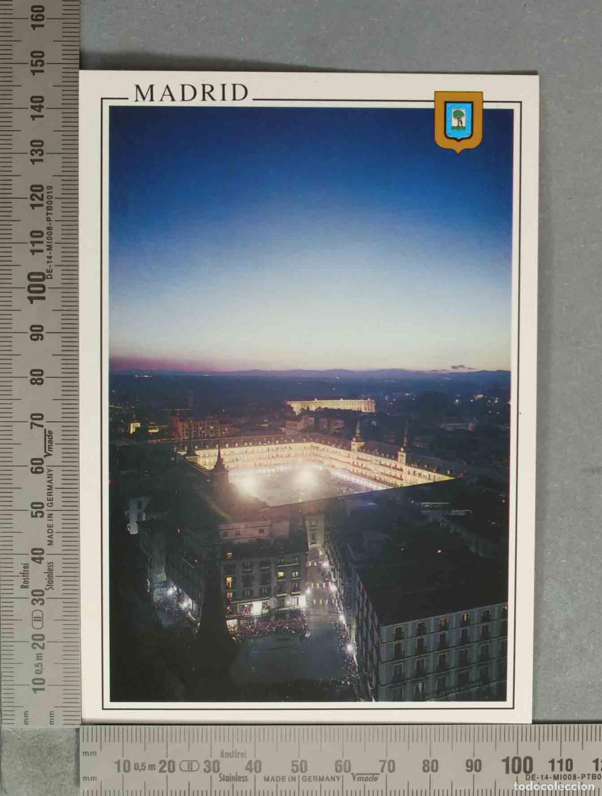 Postales: POSTAL. Madrid - Plaza Mayor, al fondo Palacio Real - Vista nocturna - Ediciones L. Dom&iacute;nguez