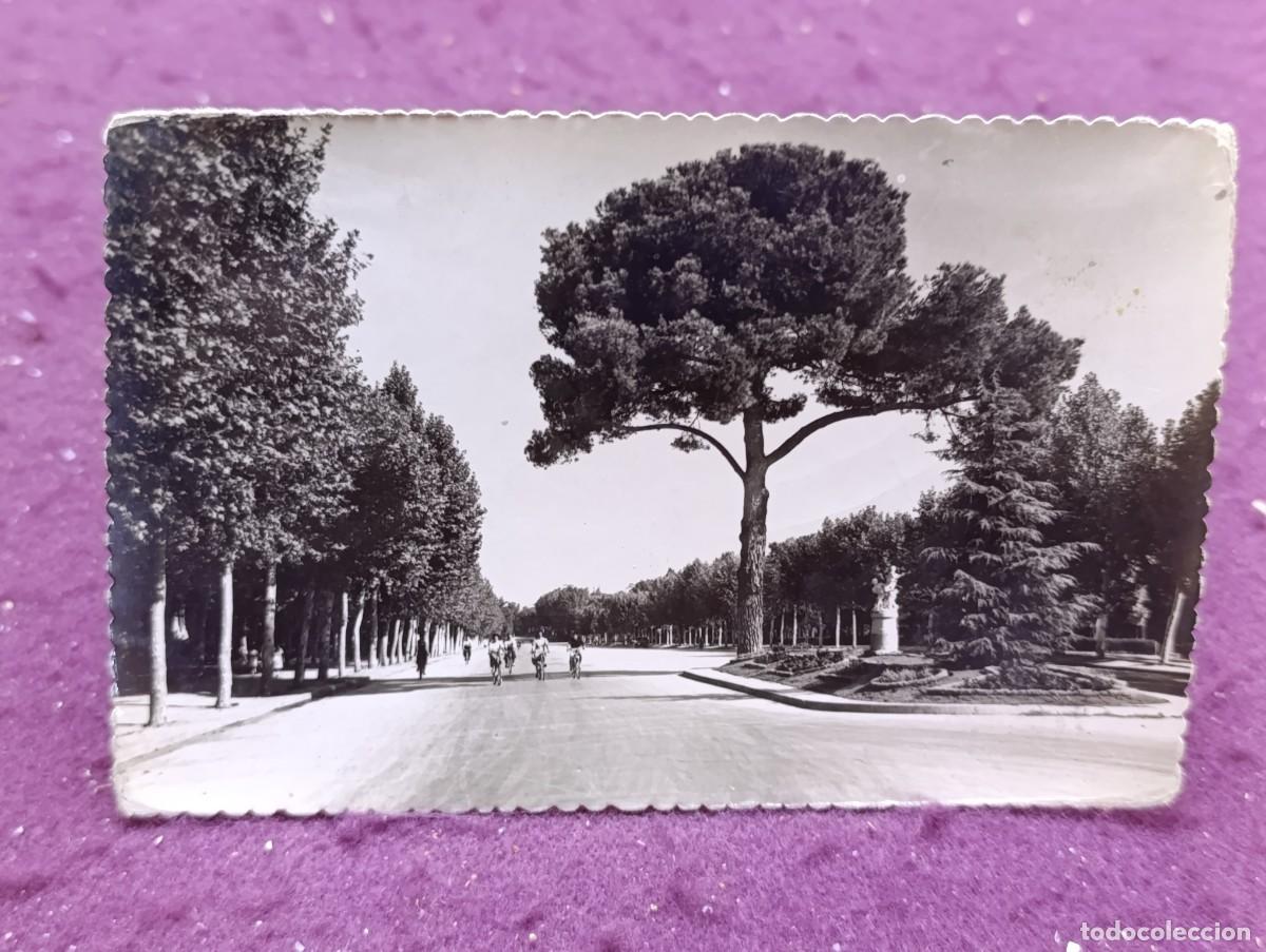 Postales: Antigua Postal en b/n, Madrid, Parque del Retiro, Paseo de Coches, Garc&iacute;a Garrabella