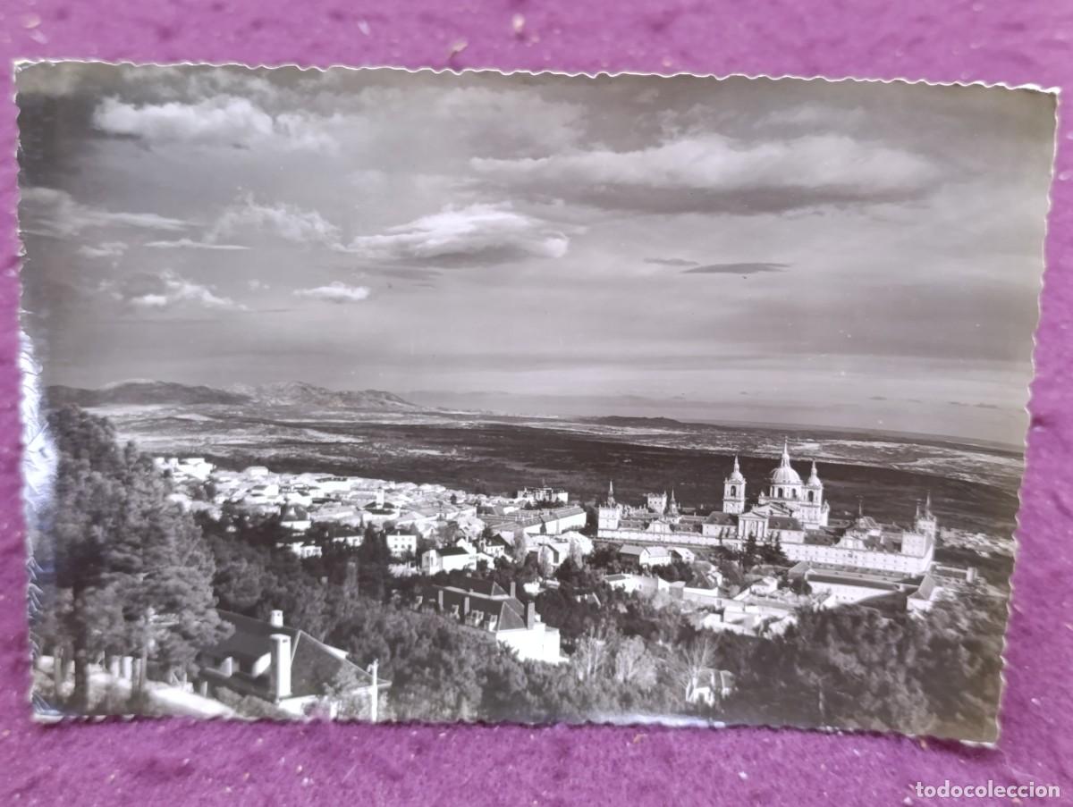 Postales: Antigua Postal en b/n, San Lorenzo del Escorial, Garc&iacute;a Garrabella, sello h&uacute;medo al dorso, ed. Luker