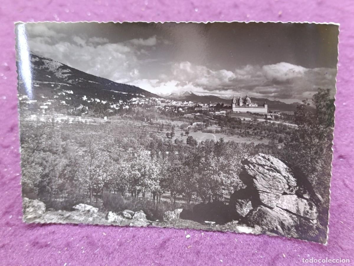 Postales: Antigua Postal en b/n, San Lorenzo del Escorial, Garc&iacute;a Garrabella, sello h&uacute;medo al dorso, ed. Luker