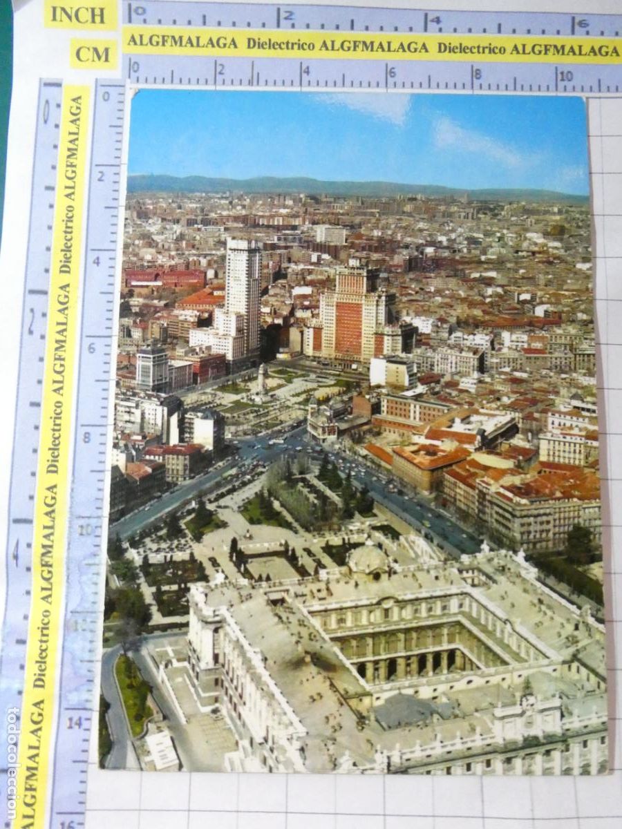 Postales: POSTAL DE MADRID. A&Ntilde;O 1970. PLAZA DE ESPA&Ntilde;A Y PALACIO REAL 151 GALLEGOS. 728