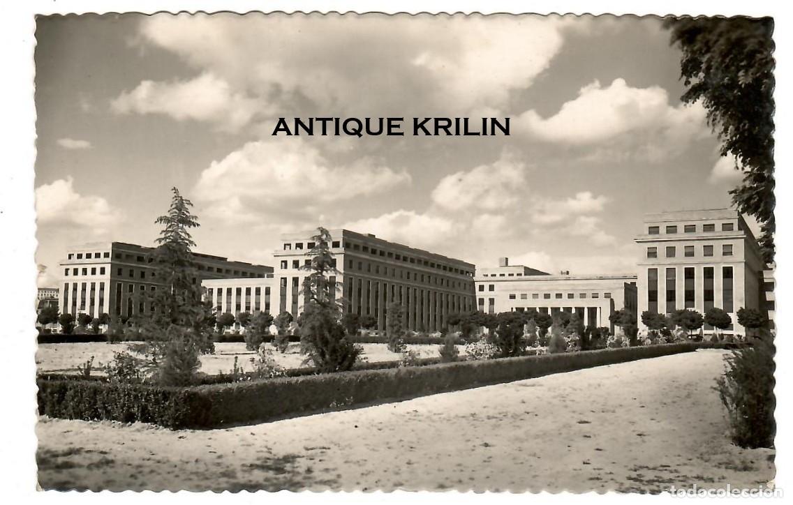 Postales: MADRID N&ordm; 128 CIUDAD UNIVERSITARIA , MEDICINA / EDICION G. GARRABELLA / SIN FRANQUEAR PERO ESCRITA
