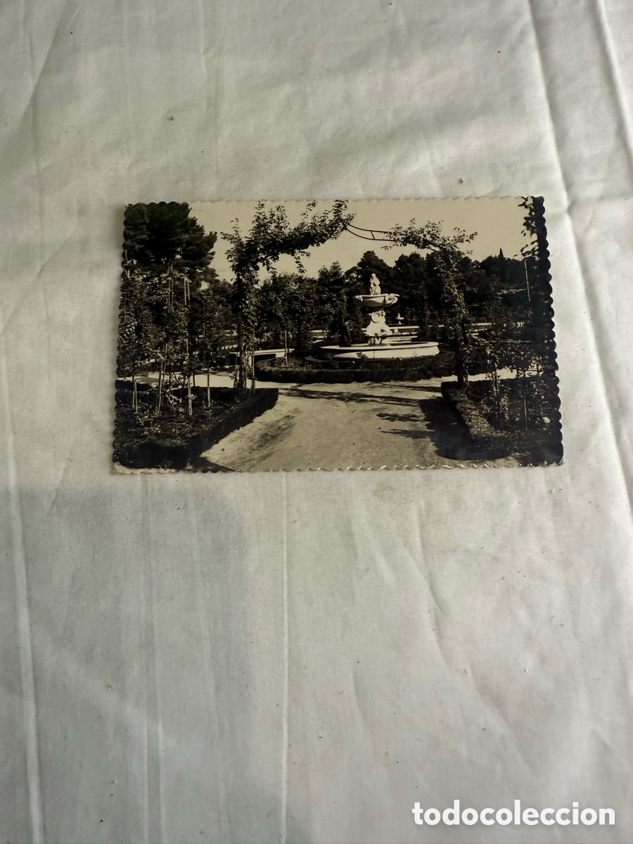 Postales: Postal Madrid Jardines del Retiro La Rosaleda 1946 &ndash; Blanco y negro &ndash; Original de la &eacute;poca