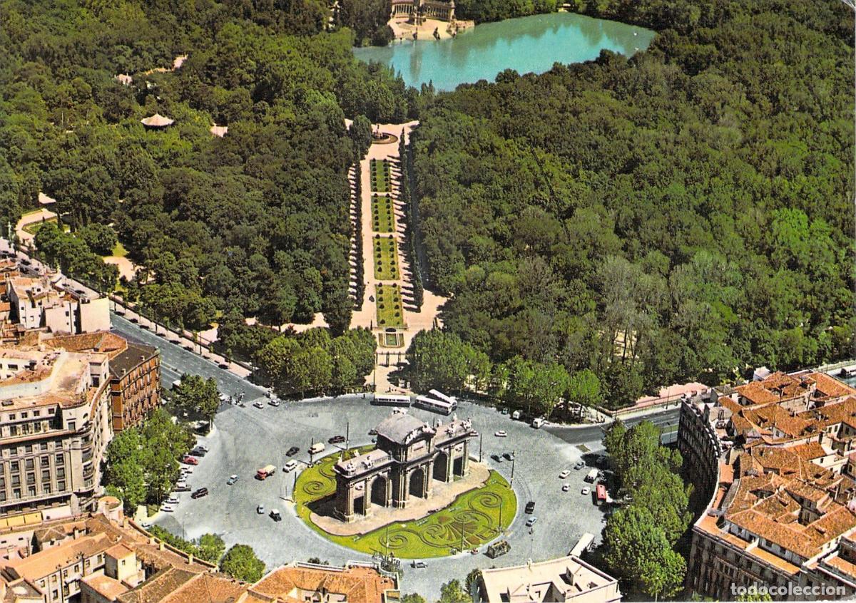 Postales: Postal de la Puerta de Alcal&aacute; en Madrid vista desde el aire
